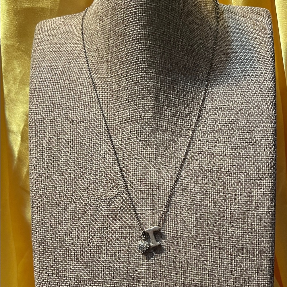 Free 🆓 With 🎁Purchase Initial  (r) Necklace